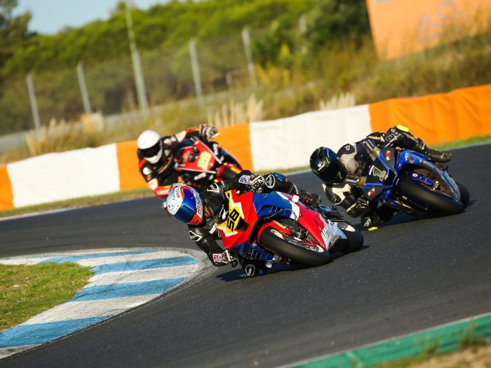 Lopes and Rodrigues share victories in both classes of the Dunlop Motoval Cup